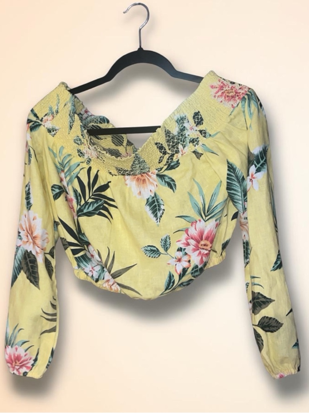 Guess cropped Yellow Floral Off-Shoulder Crop Top NWT size M - Picture 2 of 3